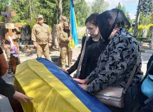 Сумська громада попрощалась із загиблим воїном Олексієм Ленгером фото