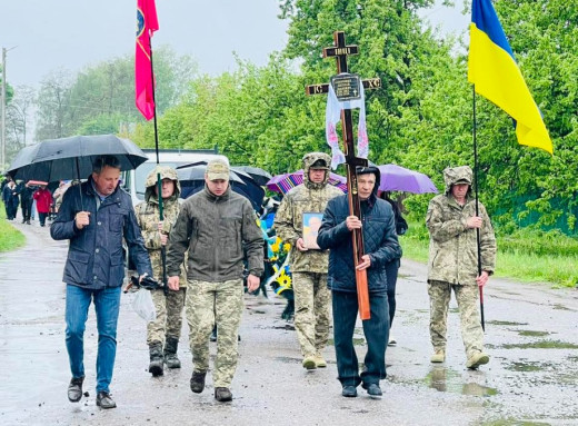 Кролевчани провели в останню путь захисника Євгенія Сланченка фото