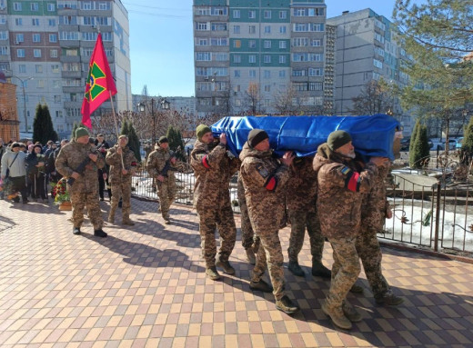 У Сумах провели в останню путь двох захисників України фото