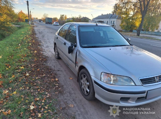 У Тростянці автомобіль збив 4-річного хлопчика, який вибіг на дорогу фото