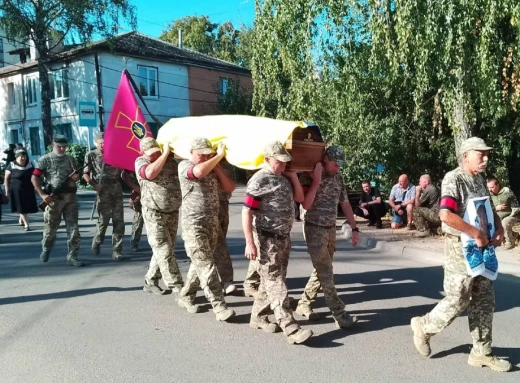 Сум’яни попрощалися із двома воїнами-захисниками фото