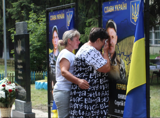 У Садівській громаді відкрили Алею Слави на честь полеглих Захисників фото У Садівській громаді відкрили Алею Слави на честь полеглих Захисників фото