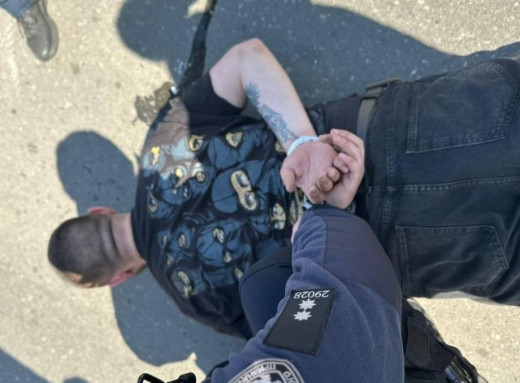 В Одесі затримали чоловіка з гранатою і зброєю після вибуху фото