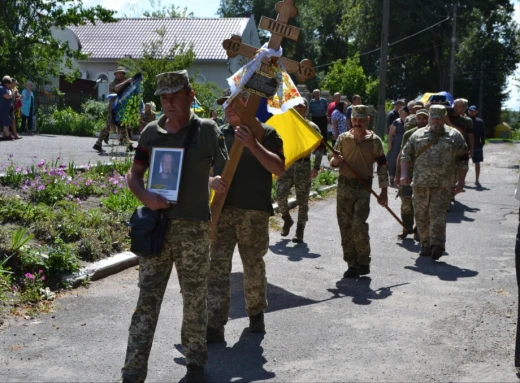 У Глухові попрощалися із захисником Сергієм Ананьєвим фото