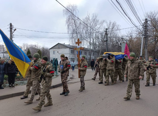 У Сумах попрощалися із загиблим захисником Андрієм Слюсаренком фото