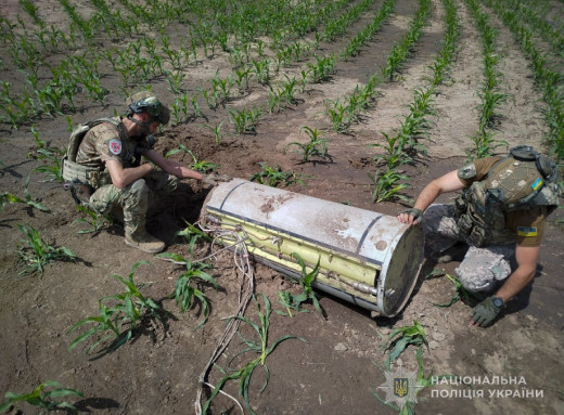 На Сумщині вибухотехніки поліції знешкодили нерозірвану ворожу ракету фото