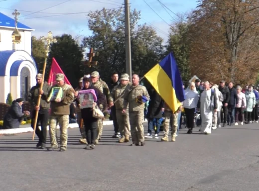 У Бурині попрощалися із захисником Ярославом Матвєєвим фото