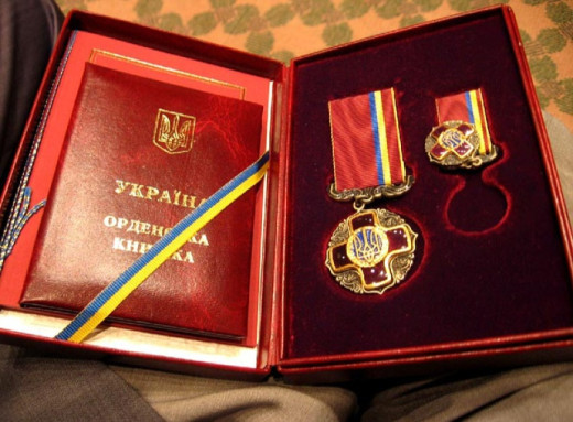Журналісти Сумщини отримали державні нагороди фото Журналісти Сумщини отримали державні нагороди фото