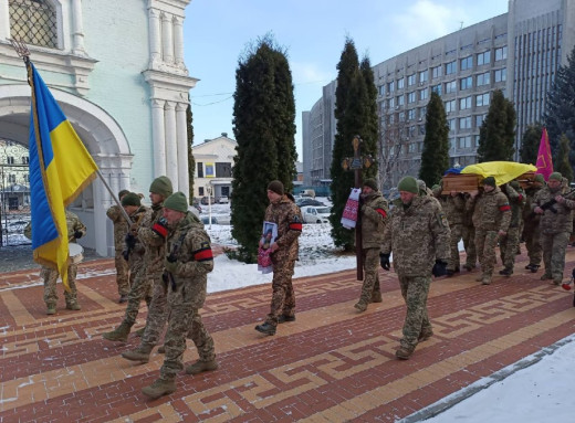 У Сумах провели в останню путь молодшого сержанта Миколу Липченка фото