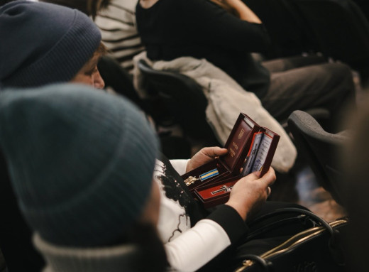 На Роменщині рідним 20 полеглих героїв передали посмертні державні нагороди фото