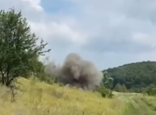 На Сумщині поліцейські знешкодили ворожий БпЛА, що не здетонував фото На Сумщині поліцейські знешкодили ворожий БпЛА, що не здетонував фото