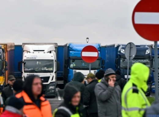 На кордоні з Польщею продовжується блокування руху в трьох пунктах пропуску фото