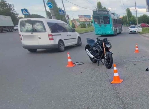 Сумські поліцейські розслідують ДТП з травмованим мотоциклістом фото