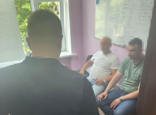 ДБР викрило майора на Сумщині, який організував схему із "бойовими" виплатами на 2,4 млн грн фото ДБР викрило майора на Сумщині, який організував схему із "бойовими" виплатами на 2,4 млн грн фото