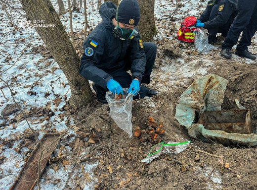 На Роменщині в лісі знайшли 5 кілограмів ртуті фото