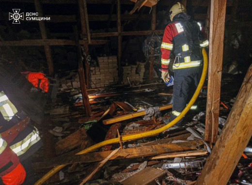 російська атака спричинила пожежу в Степанівській громаді фото російська атака спричинила пожежу в Степанівській громаді фото