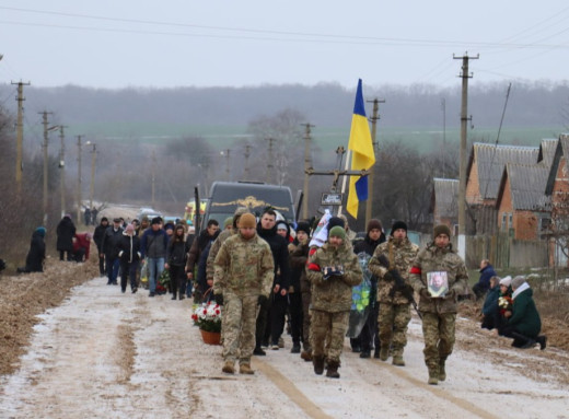 Тростянчани попрощалися із захисником Артемом Князєвим, який загинув на Харківському напрямку фото