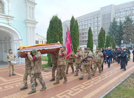 Сумська громада провела в останню путь загиблого на Донеччині воїна Олега Клюшника фото