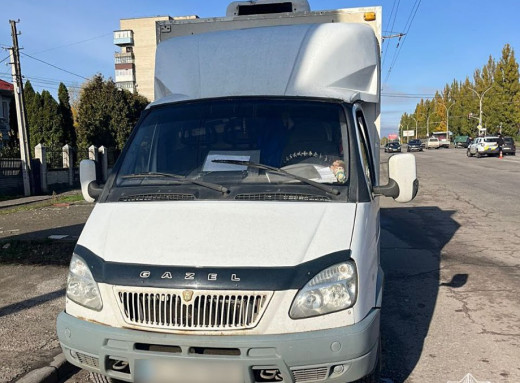 У Сумах у ГАЗелі на ходу відвалилося колесо та пошкодило інше авто фото