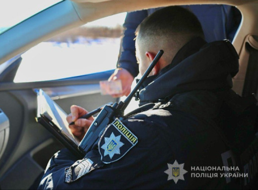 З фальшивими документами за кермом спецтехніки: у Конотопі викрили тракториста фото