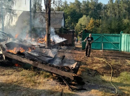 Окупанти атакували цивільну інфраструктуру Сумщини: зруйновано будівлю лісгоспу фото