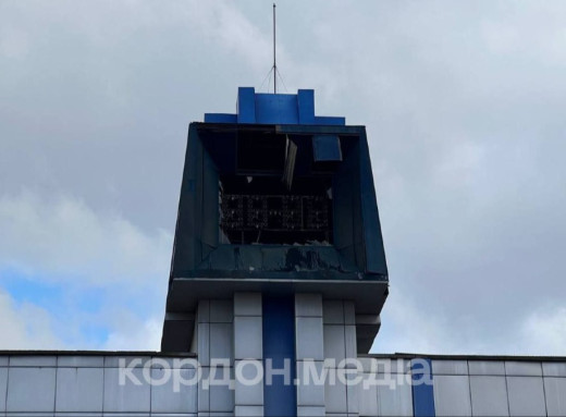 Російські безпілотники вдарили по залізничному вокзалу в Сумах: зруйновані будівлі та пошкоджені вагони фото Російські безпілотники вдарили по залізничному вокзалу в Сумах: зруйновані будівлі та пошкоджені вагони фото