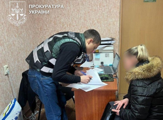 Катування дитини у Києві: матір підозрюють у систематичному жорстокому насильстві над 9-річним сином фото