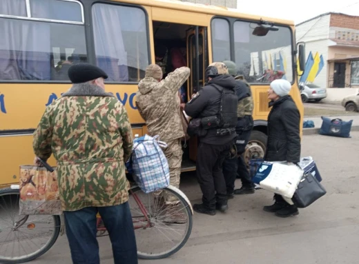 Евакуація з прикордонних територій Сумщини триває фото