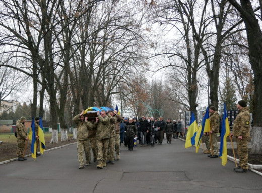 У Ромнах попрощалися із захисником України Віктором Кажановим фото