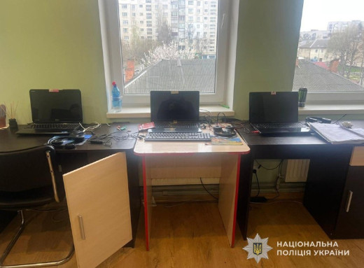 У Сумах затримали організаторів фейкових знайомств, які видурили у військових майже 800 тис. грн фото