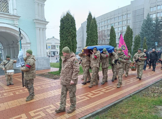 Сумська громада провела в останню путь загиблого воїна. фото