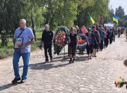 Миколаївська громада попрощалася із захисником Василем Бойком фото Миколаївська громада попрощалася із захисником Василем Бойком фото