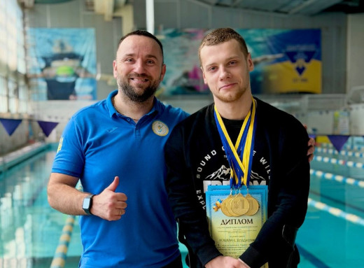 Сум’янин виборов п’ять золотих нагород на національній першості з параплавання фото