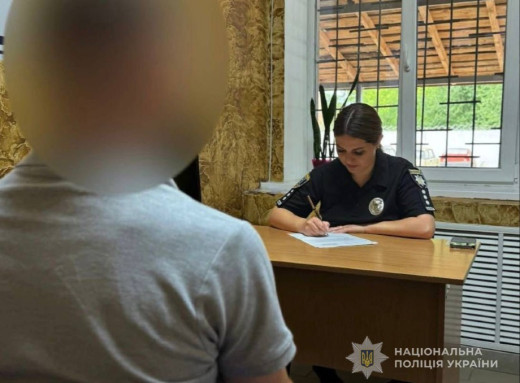 На Сумщині чоловік розібрав покинуту автівку на запчастини для продажу фото На Сумщині чоловік розібрав покинуту автівку на запчастини для продажу фото