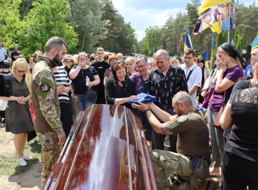 Тростянчани попрощалися з капітаном поліції Сергієм Петренком фото