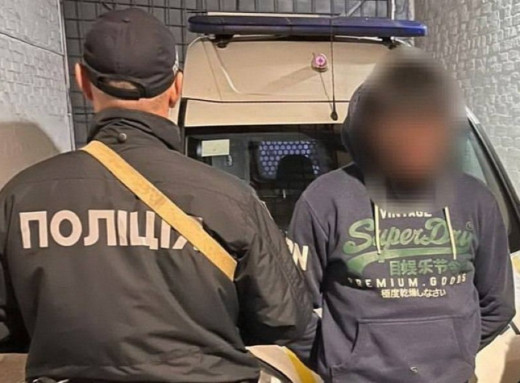 У Ромнах взято під варту чоловіка, який відібрав сумку у жінки фото