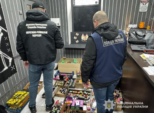 На Сумщині судитимуть торговців нелегальними електронними сигаретами фото На Сумщині судитимуть торговців нелегальними електронними сигаретами фото