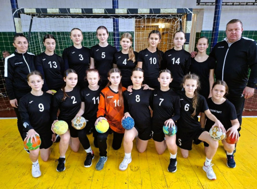 Юні гандболістки з Конотопа лідирують у чемпіонаті України фото