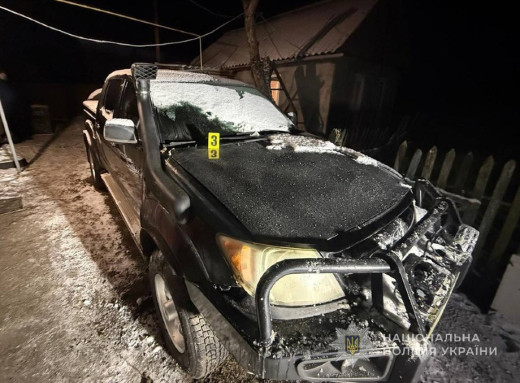Помста колишнього: у Миколаївці чоловік підпалив позашляховик суперника фото