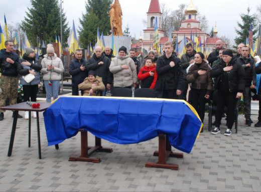 У Шостці попрощалися із загиблим захисником Єгором Кисельовим із підрозділу ГУР МО «Артан» фото