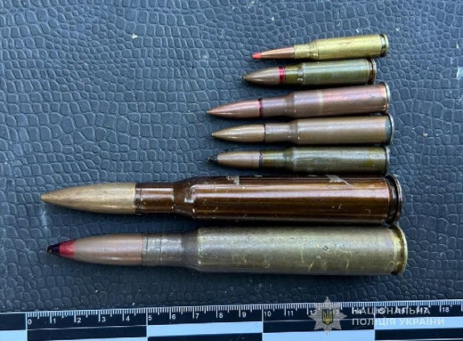 Житель Охтирки піде під суд за зберігання гранати та майже 300 набоїв фото Житель Охтирки піде під суд за зберігання гранати та майже 300 набоїв фото