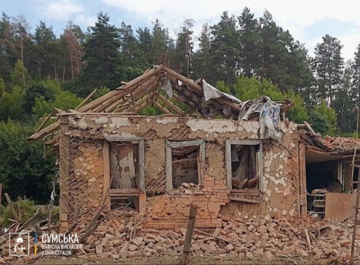 Сумщина під ударами: загиблий та сотня обстрілів за добу фото