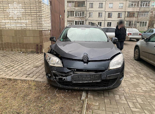 У Сумах водій втік з місця ДТП, залишивши номерний знак фото