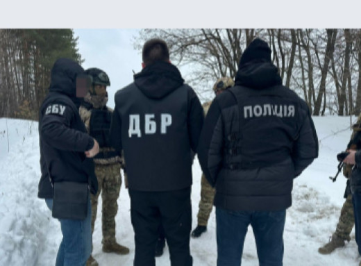 Офіцер однієї з військових частин на Сумщині продавав зброю з району бойових дій (відео) фото