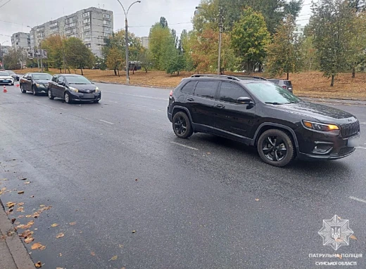 Аварія з трьома автомобілями сталася в Сумах фото