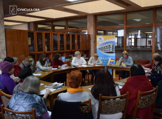 «Відроди українську в собі»: у Сумах працює безкоштовний розмовний клуб для всіх охочих фото