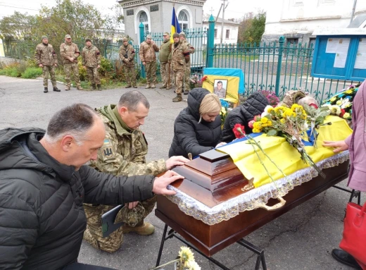 Глухівці попрощалися із захисником Володимиром Бірюком, який загинув на фронті фото