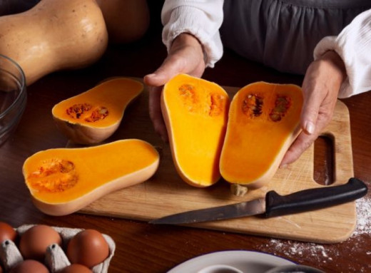 Дієтолог пояснив, чи безпечно їсти сирий гарбуз фото Дієтолог пояснив, чи безпечно їсти сирий гарбуз фото