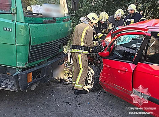 У Сумах п’яний водій влаштував ДТП: двоє людей постраждали фото