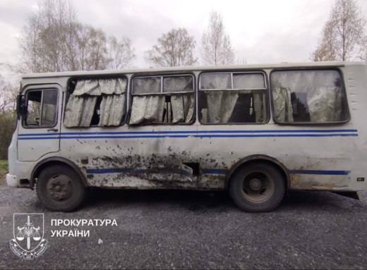 Атаки на цивільний транспорт: на Сумщині через удари дронів постраждали двоє фото